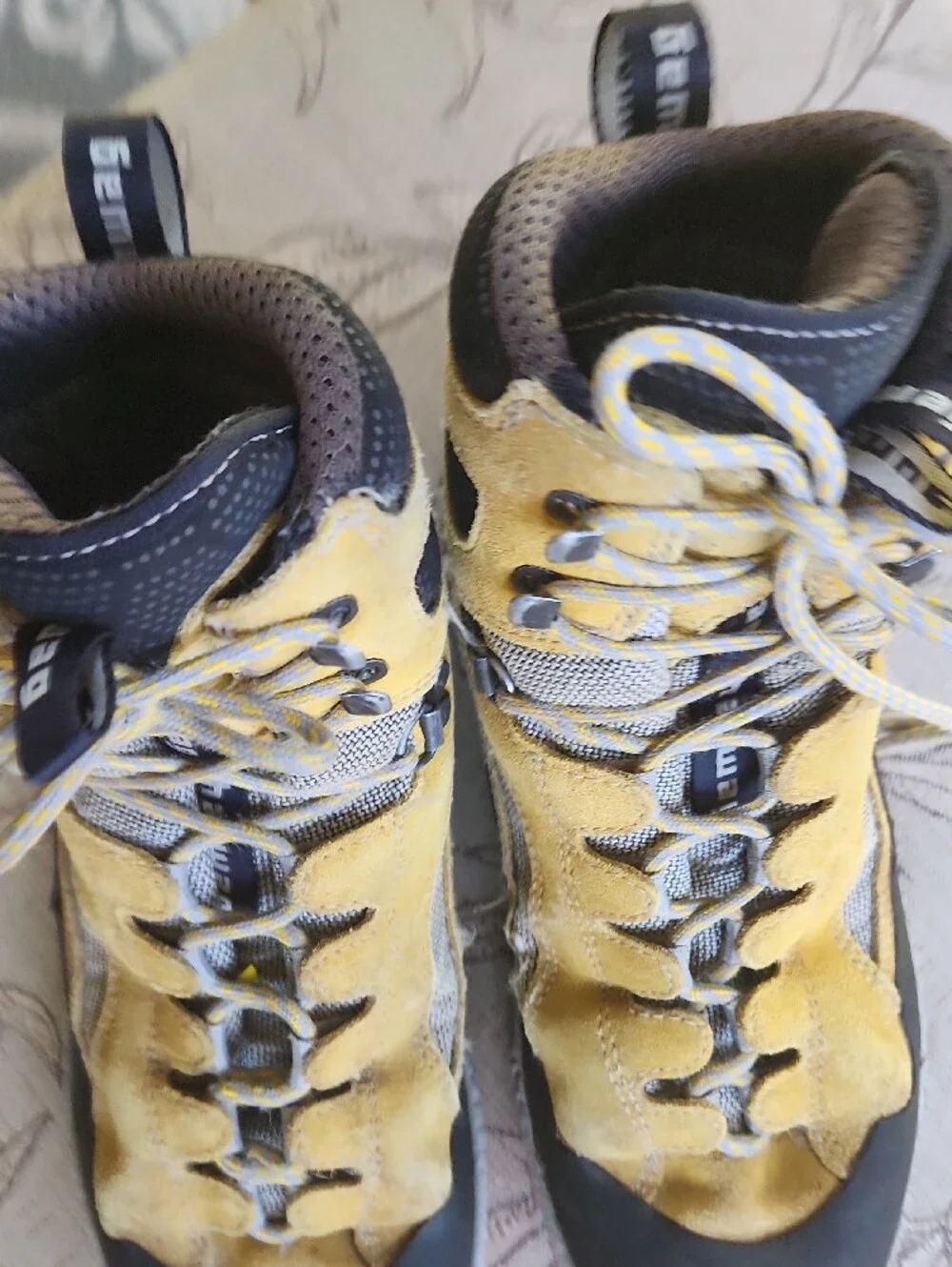 Hanwag Men's Hiking Boots - Yellow Suede Trail Boot